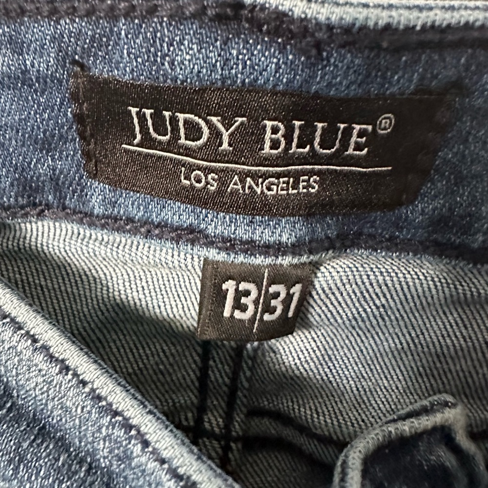 Judy Blue Wmns Straight Fit Distressed Jeans 13 31